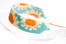 Load image into Gallery viewer, Baby Blues Daisy Chain Beaded Bracelet