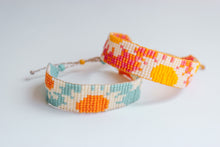 Load image into Gallery viewer, Baby Blues Daisy Chain Beaded Bracelet