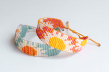 Load image into Gallery viewer, Baby Blues Daisy Chain Beaded Bracelet