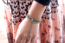 Cargar imagen en el visor de la galería, Drip Hand Chain