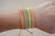 Cargar imagen en el visor de la galería, Glow Away Ultimate Bracelet Set