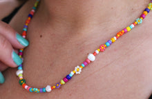 Load image into Gallery viewer, Flowers and Pearls Necklace