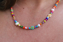 Load image into Gallery viewer, Flowers and Pearls Necklace