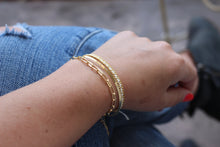 Cargar imagen en el visor de la galería, Dainty White Stacker Bracelet
