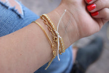 Cargar imagen en el visor de la galería, Dainty White Stacker Bracelet