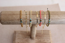 Cargar imagen en el visor de la galería, Just Keep Smiling Charm Bracelet