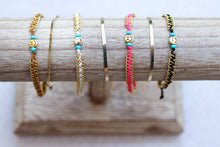 Cargar imagen en el visor de la galería, Just Keep Smiling Charm Bracelet