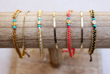 Cargar imagen en el visor de la galería, Just Keep Smiling Charm Bracelet