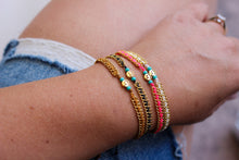 Cargar imagen en el visor de la galería, Just Keep Smiling Charm Bracelet