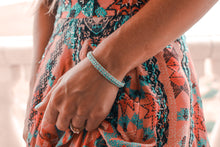 Cargar imagen en el visor de la galería, Its Cool Bracelet