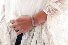Cargar imagen en el visor de la galería, The Birdie Bracelet