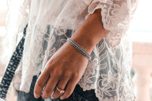 Cargar imagen en el visor de la galería, The Birdie Bracelet