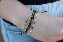 Cargar imagen en el visor de la galería, Roxanne Fresh Water Pearls Beaded Bracelet