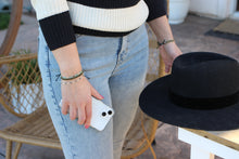 Cargar imagen en el visor de la galería, Roxanne Fresh Water Pearls Beaded Bracelet