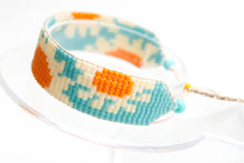 Load image into Gallery viewer, Baby Blues Daisy Chain Beaded Bracelet
