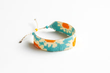 Load image into Gallery viewer, Baby Blues Daisy Chain Beaded Bracelet
