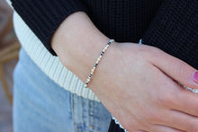 Cargar imagen en el visor de la galería, Roxanne Fresh Water Pearls Beaded Bracelet
